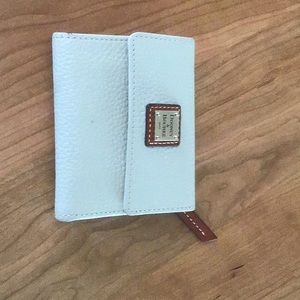 Dooney and Bourke pebble grain small wallet